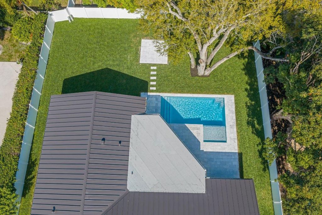 Image 99 of property listing at 979 NW 8th Street, Boca Raton, FL 33486