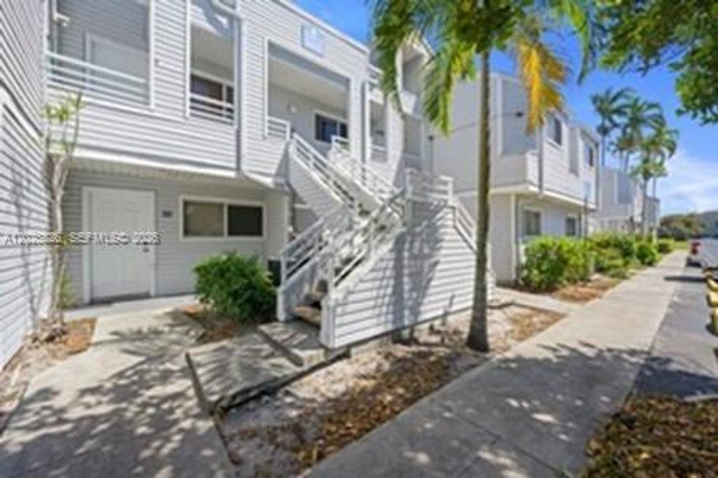 3425 NW 44th Street 204, Oakland Park, FL 33309