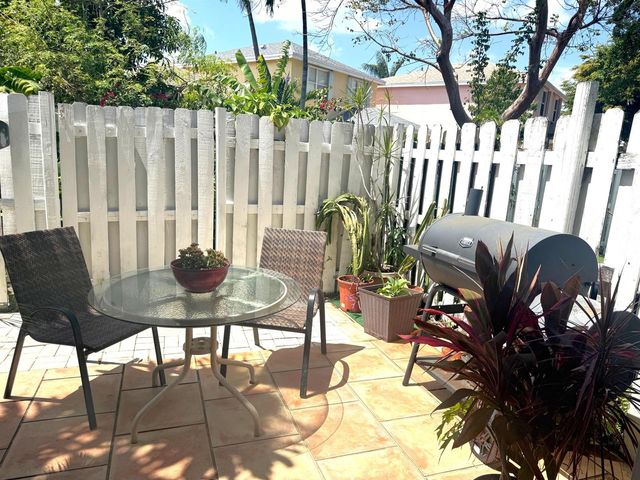 795 Crystal Lake Drive 795, Deerfield Beach, FL 33064