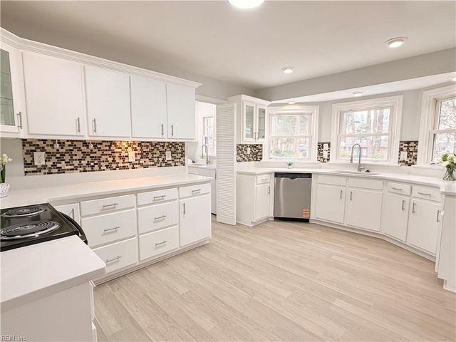 313 Woodbridge DR, Chesapeake, VA 23322