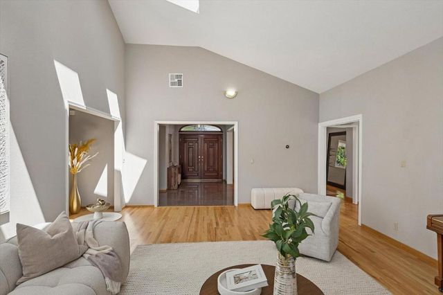 20096 CHATEAU Drive, Saratoga, CA 95070