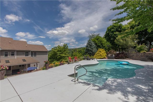 2760 Valley View Road, Hellertown Boro, PA 18055