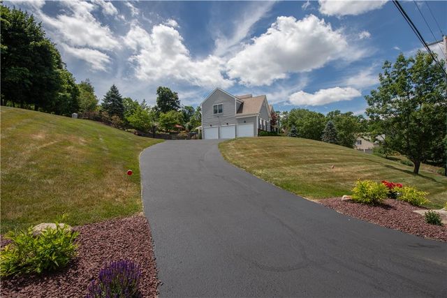 2760 Valley View Road, Hellertown Boro, PA 18055