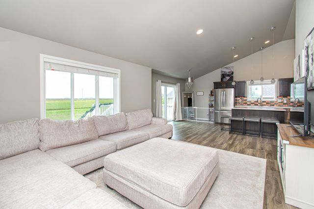 5752 58th Street S, Fargo, ND 58104