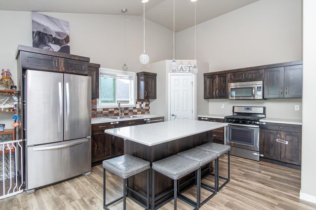 5752 58th Street S, Fargo, ND 58104