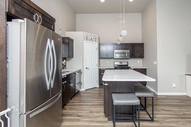 5752 58th Street S, Fargo, ND 58104