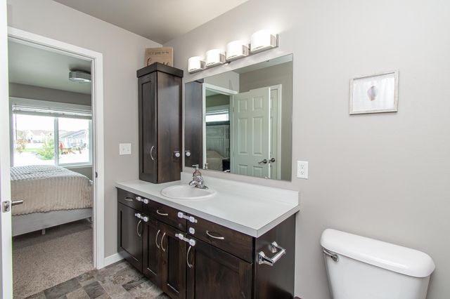 5752 58th Street S, Fargo, ND 58104