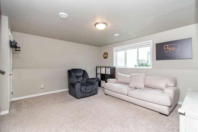 5752 58th Street S, Fargo, ND 58104