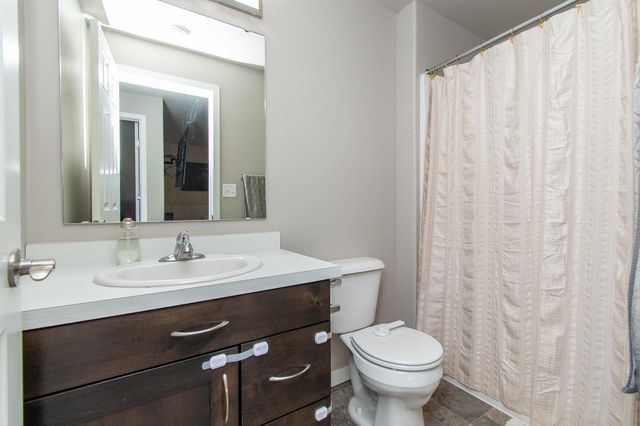 5752 58th Street S, Fargo, ND 58104