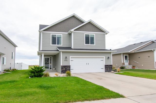 5752 58th Street S, Fargo, ND 58104