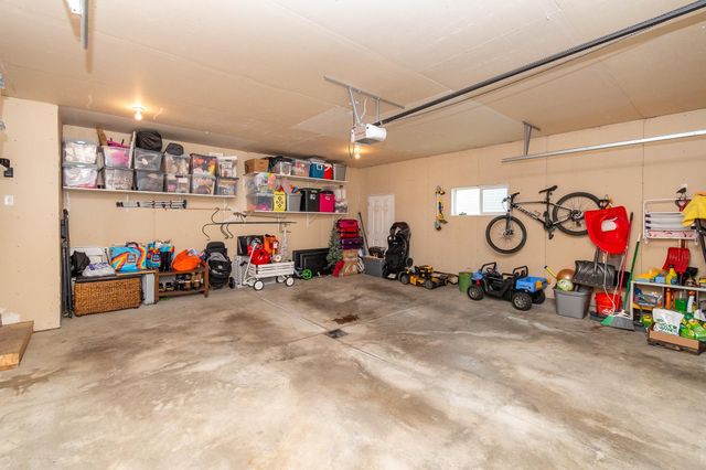 5752 58th Street S, Fargo, ND 58104