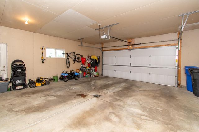 5752 58th Street S, Fargo, ND 58104