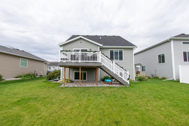 5752 58th Street S, Fargo, ND 58104