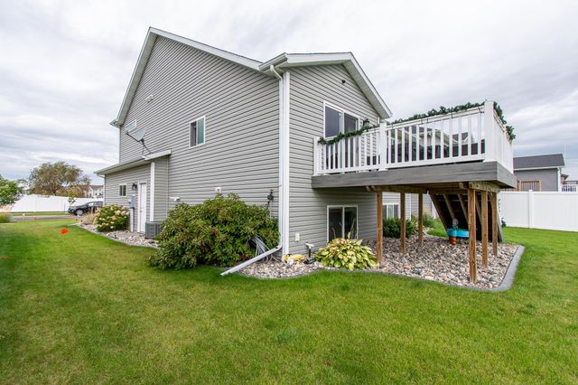 5752 58th Street S, Fargo, ND 58104