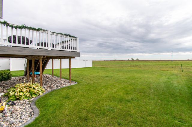 5752 58th Street S, Fargo, ND 58104