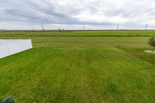 5752 58th Street S, Fargo, ND 58104