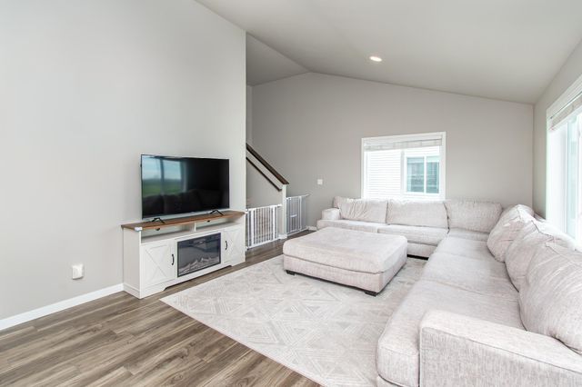 5752 58th Street S, Fargo, ND 58104