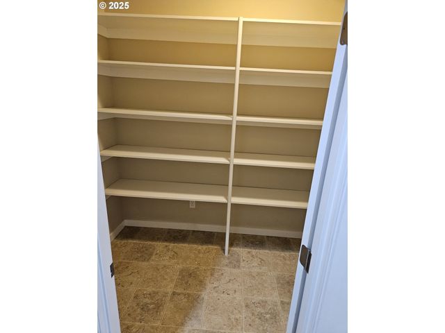 464 OAK VALLEY Loop, Winchester, OR 97495