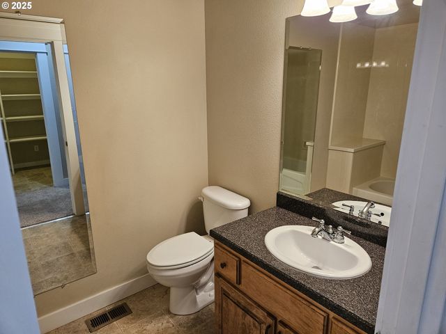 464 OAK VALLEY Loop, Winchester, OR 97495