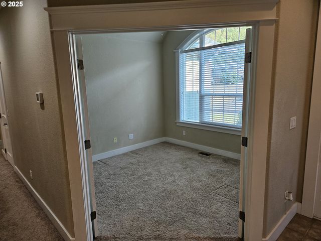 464 OAK VALLEY Loop, Winchester, OR 97495