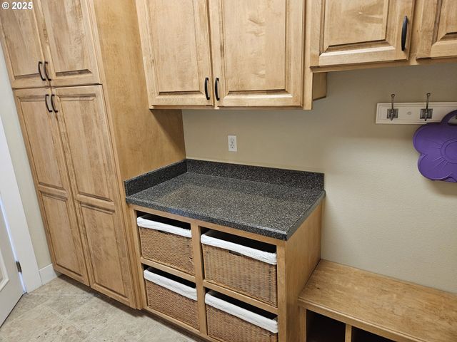 464 OAK VALLEY Loop, Winchester, OR 97495