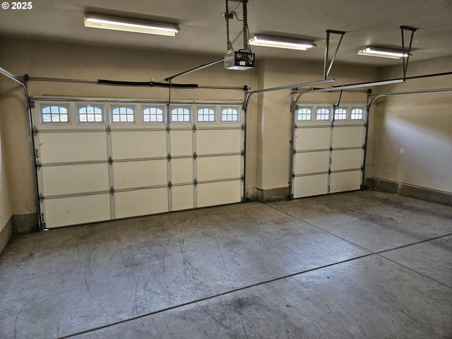 464 OAK VALLEY Loop, Winchester, OR 97495