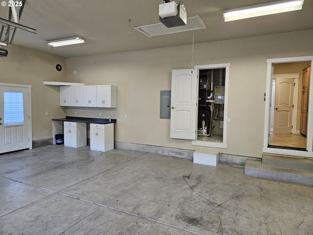 464 OAK VALLEY Loop, Winchester, OR 97495