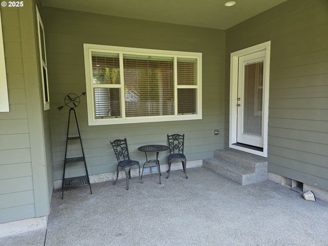 464 OAK VALLEY Loop, Winchester, OR 97495