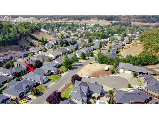 464 OAK VALLEY Loop, Winchester, OR 97495