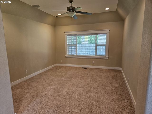 464 OAK VALLEY Loop, Winchester, OR 97495