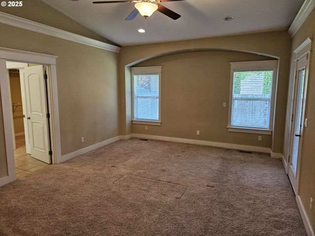 464 OAK VALLEY Loop, Winchester, OR 97495