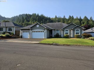464 OAK VALLEY Loop, Winchester, OR 97495