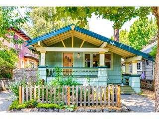 3577 Se WOODWARD St, Portland, OR 97202
