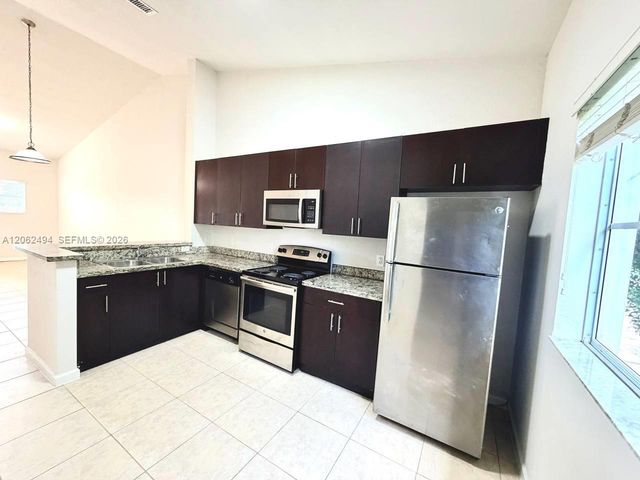 3431 W 80th St 202, Hialeah, FL 33018
