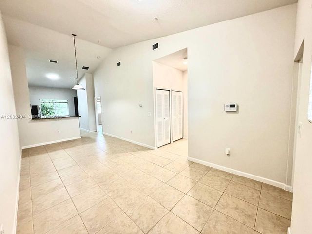 3431 W 80th St 202, Hialeah, FL 33018
