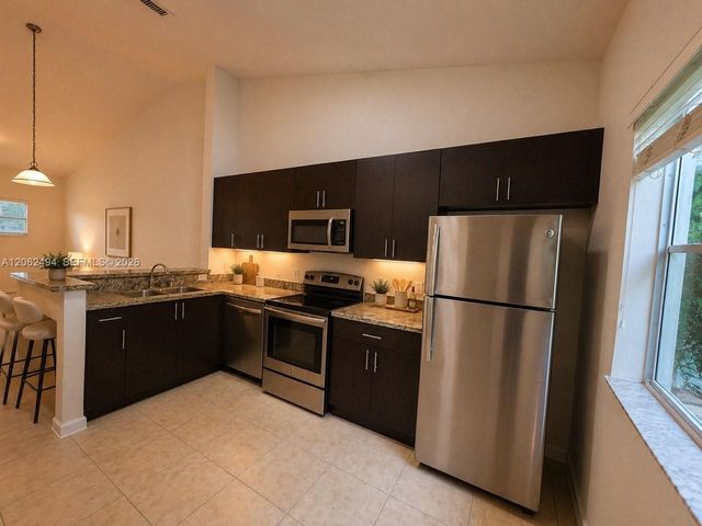 3431 W 80th St 202, Hialeah, FL 33018