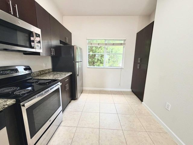 3431 W 80th St 202, Hialeah, FL 33018