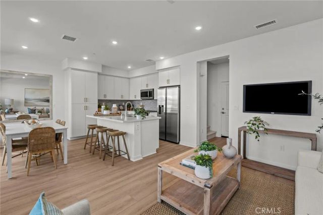 3679 W S. Eichler Paseo 11, Ontario, CA 91761