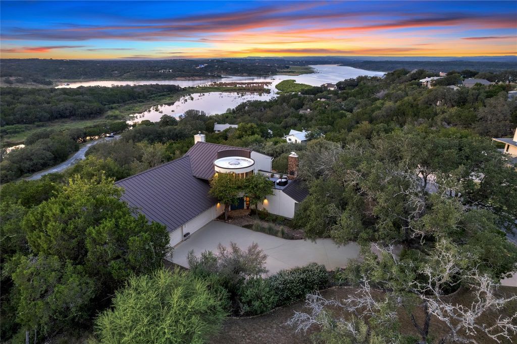 100 Derby DR, Spicewood, TX 78669