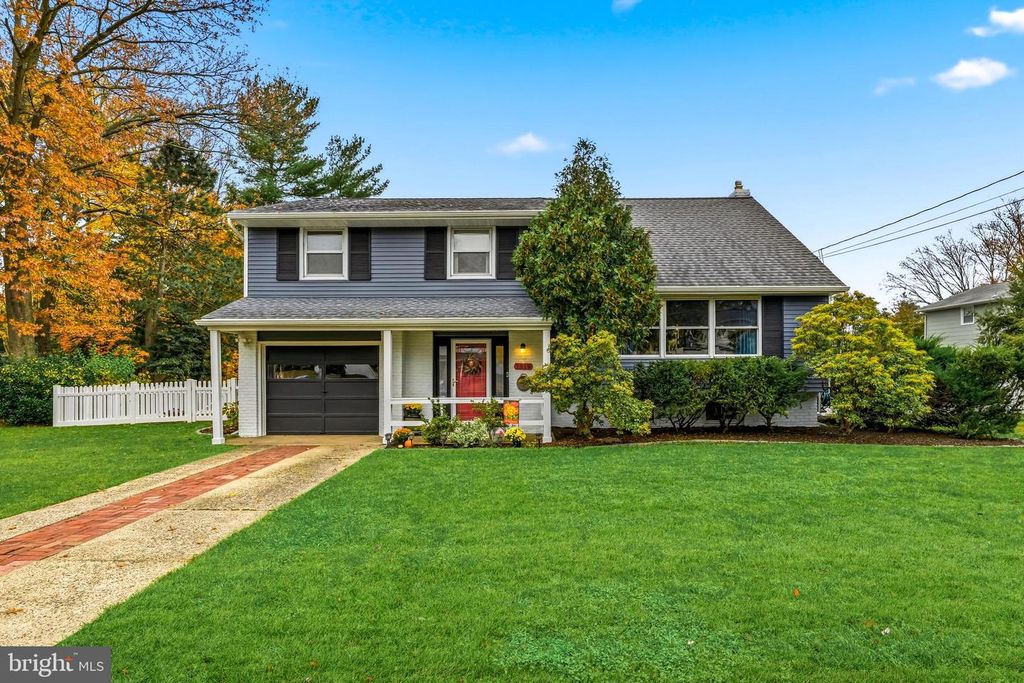 1519 LONGFELLOW DR, Cherry Hill, NJ 08003