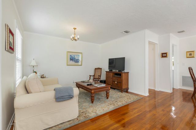 816 Avon Road, West Palm Beach, FL 33401