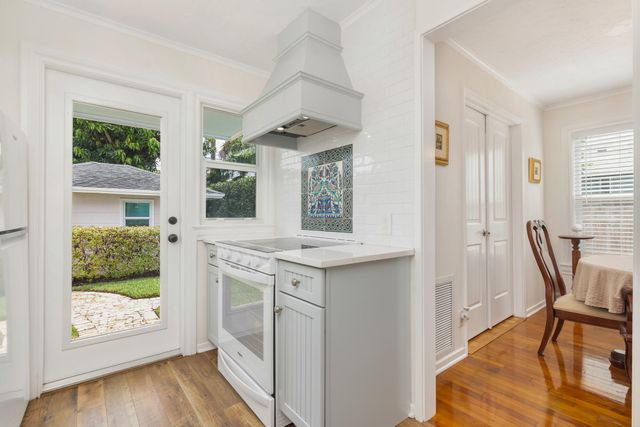 816 Avon Road, West Palm Beach, FL 33401
