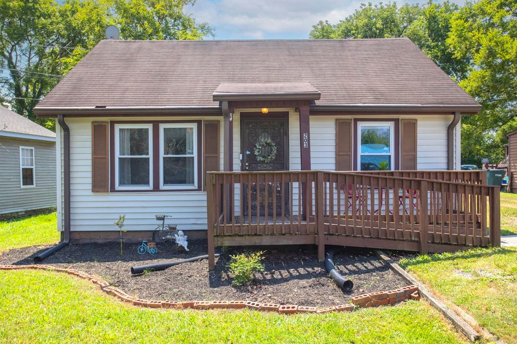203 West Adams Avenue, Lebanon, TN 37087