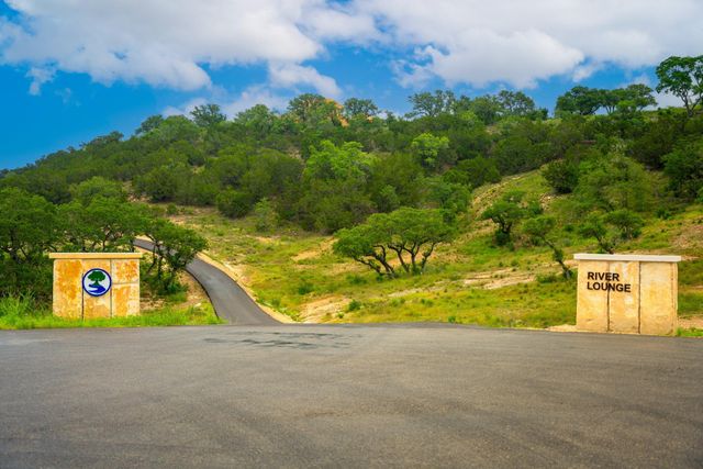 1718 Paradise PKWY, Canyon Lake, TX 78133