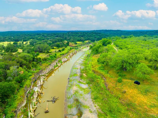 1718 Paradise PKWY, Canyon Lake, TX 78133