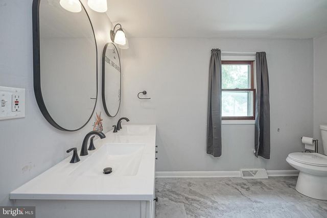 176 COLUMBIA AVE, West Deptford, NJ 08086