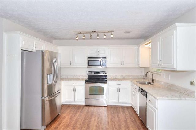 1022 Carriage Way, Loganville, GA 30052