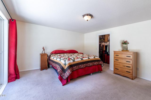 55219 Lazy River Drive, Bend, OR 97707