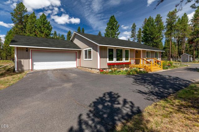 55219 Lazy River Drive, Bend, OR 97707