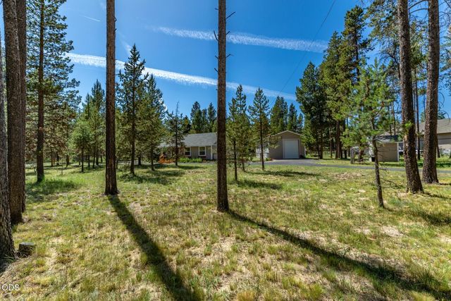 55219 Lazy River Drive, Bend, OR 97707
